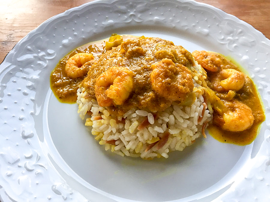 prawn with curry sauce on rice